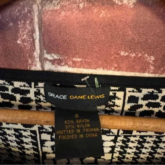 Grace Dane Lewis Chic Black and Cream Women's Top (small) - Picture 6 of 8